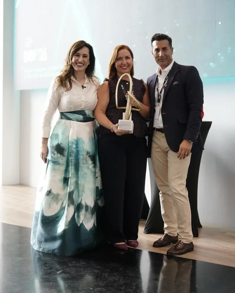La Dra. Yolanda Fernández recibe el premio a la Excelencia Operativa en DBF'26